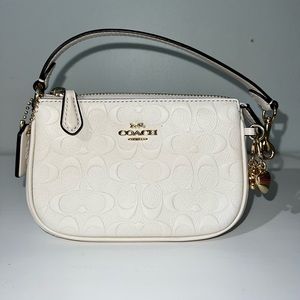Coach- Nolita 15